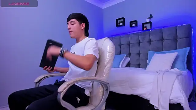 Ares di martin online show from November 25, 2025, 5:40 am