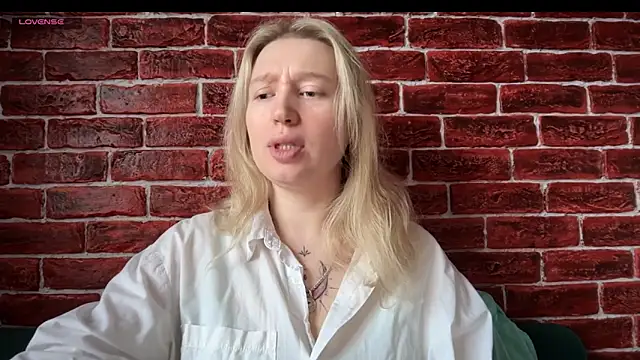 Snapshot of CitrusBlissss chatting on November 4, 2025, 2:32 am CitrusBlissss online show from November 4, 2025, 2:32 am