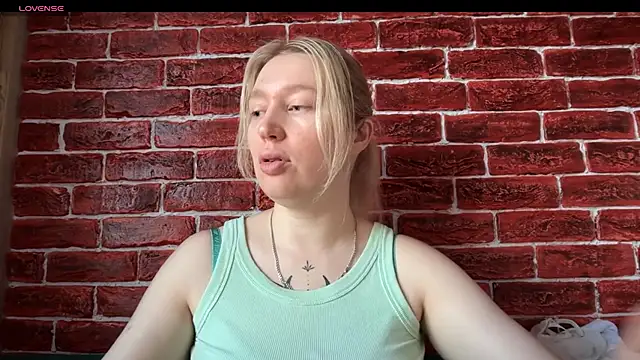 Snapshot of CitrusBlissss chatting on November 5, 2025, 2:44 am CitrusBlissss online show from November 5, 2025, 2:44 am