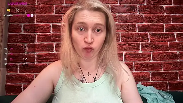 Snapshot of CitrusBlissss chatting on November 11, 2025, 2:28 pm CitrusBlissss online show from November 11, 2025, 2:28 pm