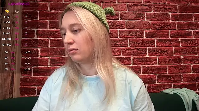 Snapshot of CitrusBlissss chatting on December 2, 2025, 3:23 am CitrusBlissss online show from December 2, 2025, 3:23 am