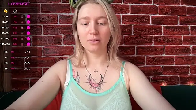 Snapshot of CitrusBlissss chatting on December 19, 2025, 3:24 am CitrusBlissss online show from December 19, 2025, 3:24 am