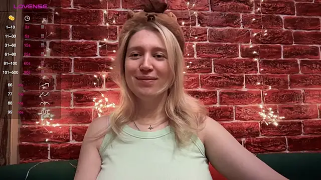 Snapshot of CitrusBlissss chatting on December 22, 2025, 2:19 am CitrusBlissss online show from December 22, 2025, 2:19 am