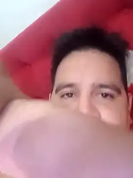 Snapshot of reguetones92 chatting on December 3, 2025, 5:33 pm reguetones92 online show from December 3, 2025, 5:33 pm