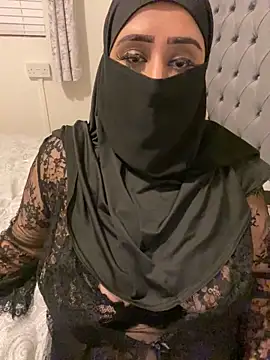 Snapshot of Pari_Persianbaddie6 chatting on April 13, 2026, 1:00 am Pari Persianbaddie6 online show from April 13, 2026, 1:00 am