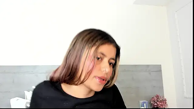 sunnyWhitee online show from March 20, 2026, 3:06 pm