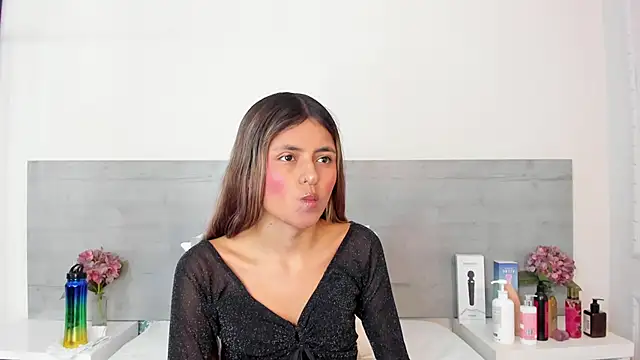 sunnyWhitee online show from April 11, 2026, 7:18 pm