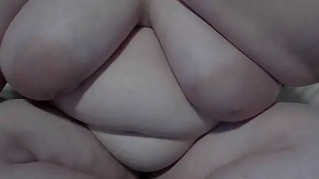 sarahcakes223 online show from November 11, 2025, 1:27 am