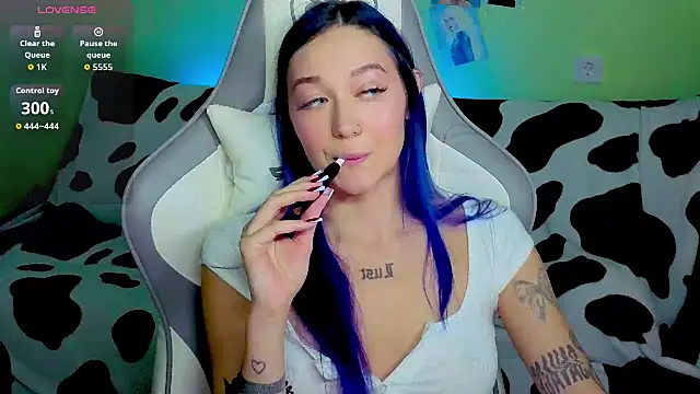 Snapshot of Im_suka chatting on October 13, 2025, 2:44 am Im suka online show from October 13, 2025, 2:44 am