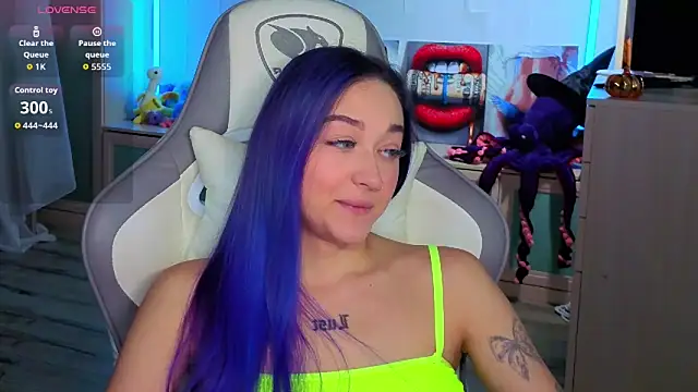 Snapshot of Im_suka chatting on November 7, 2025, 3:50 am Im suka online show from November 7, 2025, 3:50 am