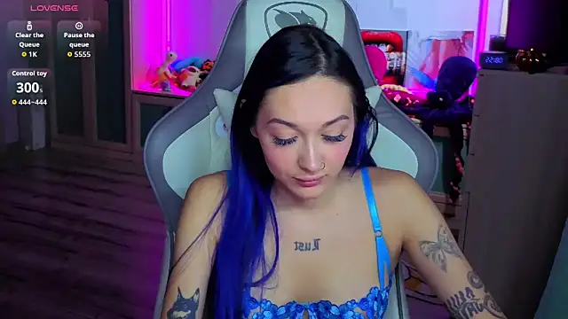 Snapshot of Im_suka chatting on December 19, 2025, 1:56 am Im suka online show from December 19, 2025, 1:56 am