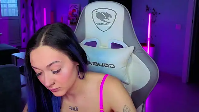 Snapshot of Im_suka chatting on February 19, 2026, 1:45 am Im suka online show from February 19, 2026, 1:45 am