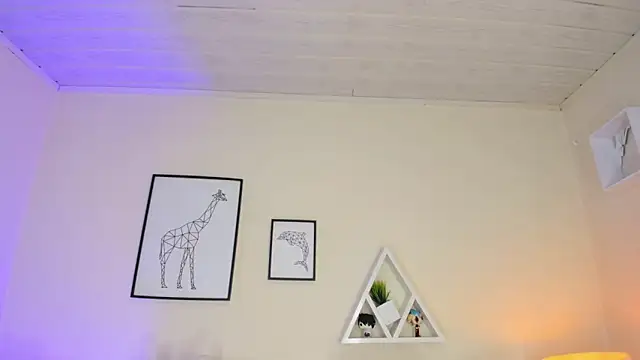 LusyKitty online show from November 4, 2025, 3:44 pm