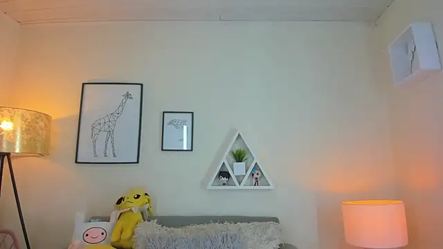 LusyKitty online show from December 15, 2025, 3:27 pm