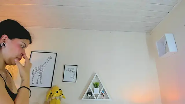 LusyKitty online show from December 19, 2025, 2:57 pm