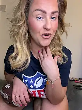 Snapshot of Charleigh_xx chatting on February 8, 2026, 10:35 pm Charleigh xx online show from February 8, 2026, 10:35 pm