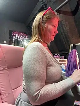 Snapshot of bigb00tycass chatting on December 16, 2025, 7:41 pm bigb00tycass online show from December 16, 2025, 7:41 pm