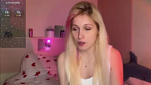 Snapshot of _Annabel_Myr_ chatting on October 6, 2025, 11:07 am Annabel Myr online show from October 6, 2025, 11:07 am