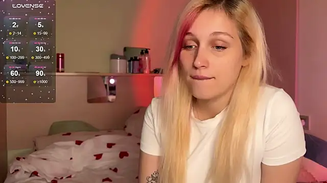 Snapshot of _Annabel_Myr_ chatting on October 15, 2025, 11:43 am Annabel Myr online show from October 15, 2025, 11:43 am