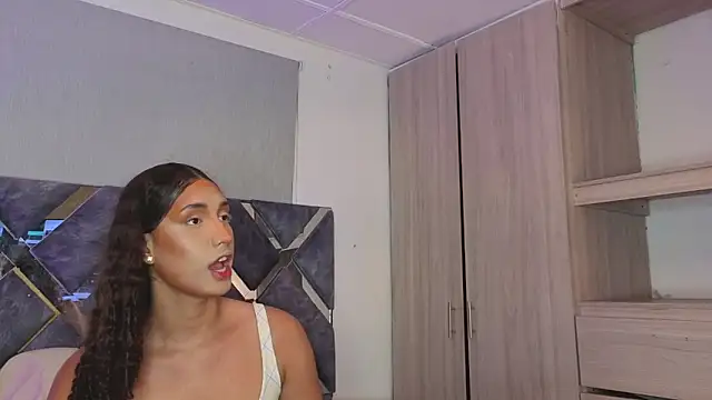 Snapshot of candice777 chatting on December 17, 2025, 1:06 pm candice777 online show from December 17, 2025, 1:06 pm