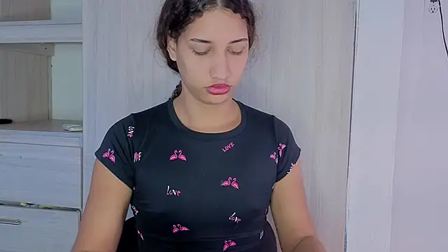 Snapshot of candice777 chatting on February 13, 2026, 1:07 pm candice777 online show from February 13, 2026, 1:07 pm