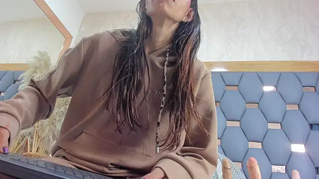 Snapshot of crystal_sm chatting on March 27, 2026, 3:12 am crystal sm online show from March 27, 2026, 3:12 am