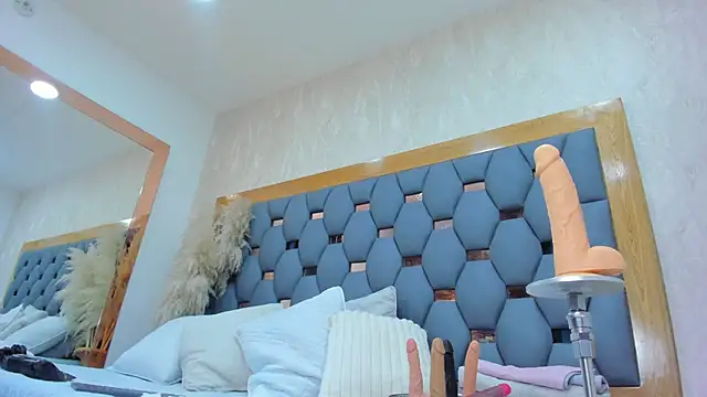 Snapshot of crystal_sm chatting on April 11, 2026, 3:11 am crystal sm online show from April 11, 2026, 3:11 am