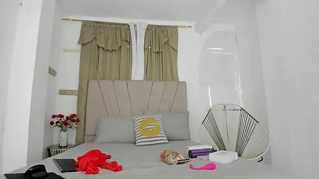 Lady miss    online show from September 30, 2025, 12:54 pm