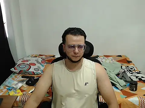 Snapshot of cloudsxxx chatting on April 1, 2026, 4:04 pm cloudsxxx online show from April 1, 2026, 4:04 pm