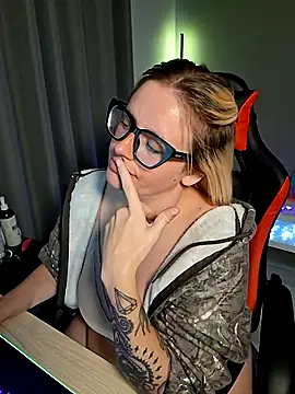 Snapshot of Charlies_world chatting on September 13, 2025, 7:24 pm Charlies world online show from September 13, 2025, 7:24 pm