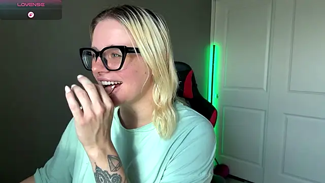 Snapshot of Charlies_world chatting on September 26, 2025, 5:50 pm Charlies world online show from September 26, 2025, 5:50 pm