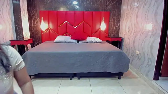 LatinaHoleQueen online show from November 22, 2025, 2:27 pm