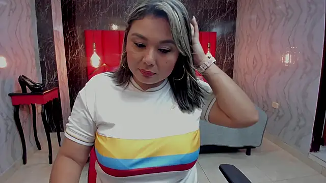 LatinaHoleQueen online show from June 27, 2026, 3:17 pm