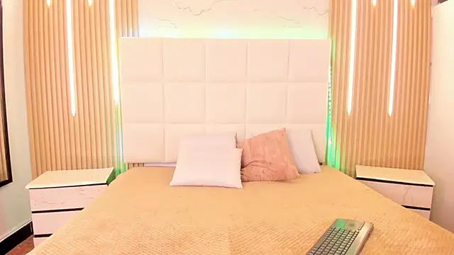 Elody rousse online show from October 31, 2025, 12:06 pm