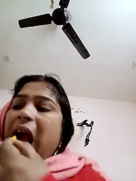 Snapshot of Trisha_71 chatting on December 22, 2025, 9:28 am Trisha 71 online show from December 22, 2025, 9:28 am