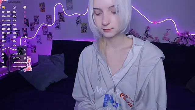 Snapshot of Megan--chan chatting on November 16, 2025, 9:31 pm Megan--chan online show from November 16, 2025, 9:31 pm