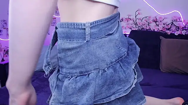 Snapshot of Megan--chan chatting on November 18, 2025, 7:51 pm Megan--chan online show from November 18, 2025, 7:51 pm