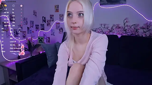 Snapshot of Megan--chan chatting on November 20, 2025, 7:24 pm Megan--chan online show from November 20, 2025, 7:24 pm