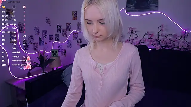 Snapshot of Megan--chan chatting on November 22, 2025, 7:24 pm Megan--chan online show from November 22, 2025, 7:24 pm