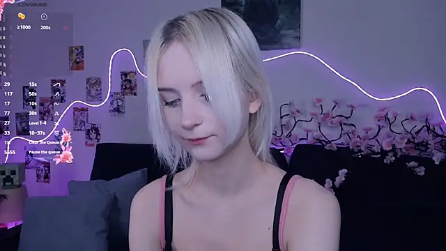 Snapshot of Megan--chan chatting on December 20, 2025, 7:10 pm Megan--chan online show from December 20, 2025, 7:10 pm