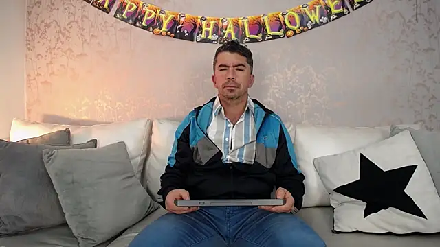 JuanKFit 45 online show from October 28, 2025, 1:47 pm