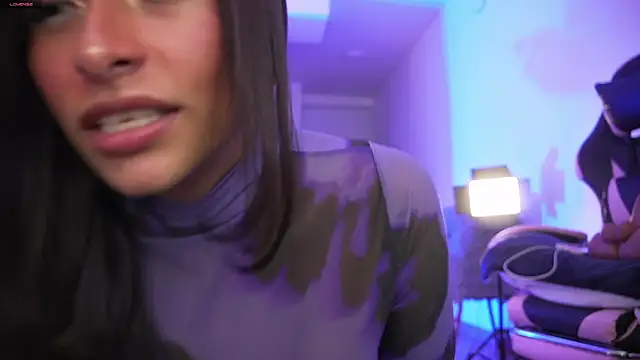 Snapshot of AnnieCouperr chatting on February 15, 2026, 7:43 pm AnnieCouperr online show from February 15, 2026, 7:43 pm