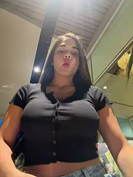 Snapshot of BellaLeclair chatting on April 13, 2026, 11:32 pm BellaLeclair online show from April 13, 2026, 11:32 pm