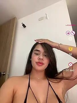 Snapshot of BellaLeclair chatting on April 29, 2026, 11:00 pm BellaLeclair online show from April 29, 2026, 11:00 pm