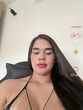 Snapshot of BellaLeclair chatting on May 10, 2026, 8:25 pm BellaLeclair online show from May 10, 2026, 8:25 pm