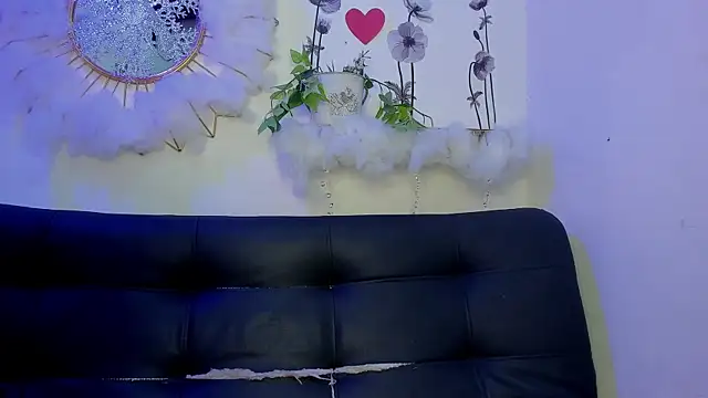 IsauraMontiel online show from December 19, 2025, 5:09 pm