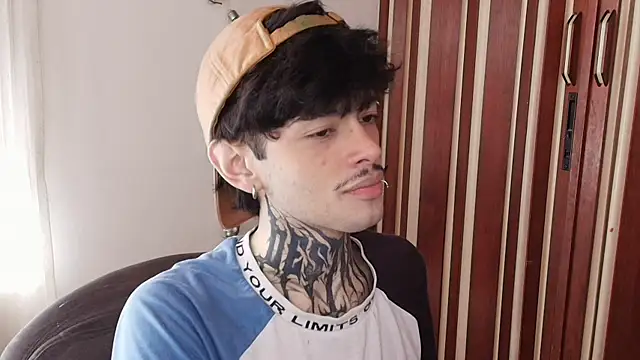 Snapshot of Mihail_leroy chatting on December 17, 2025, 1:50 pm Mihail leroy online show from December 17, 2025, 1:50 pm