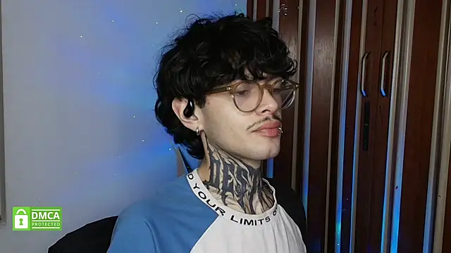 Snapshot of Mihail_leroy chatting on February 1, 2026, 4:00 am Mihail leroy online show from February 1, 2026, 4:00 am