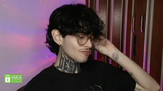 Snapshot of Mihail_leroy chatting on February 26, 2026, 2:32 am Mihail leroy online show from February 26, 2026, 2:32 am