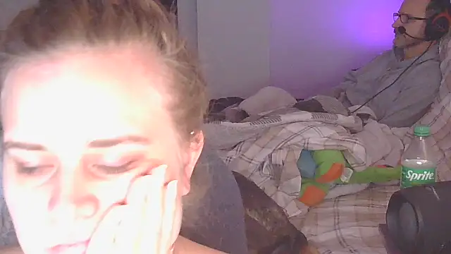 Sexyblonde12344 online show from December 4, 2025, 4:59 pm